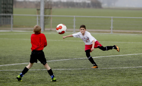 3300 scholieren aan de voetbal2