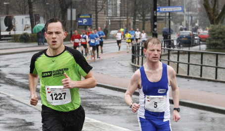Regen en wind bij 68e editie van de Dwars Door Dordtloop7