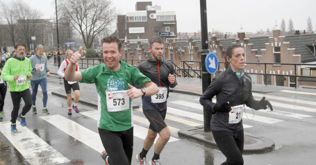 Regen en wind bij 68e editie van de Dwars Door Dordtloop3