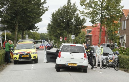 Automobiliste botst op geparkeerde auto