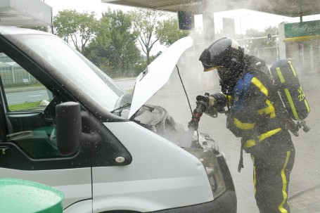 Bestelwagen in brand