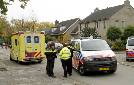 Scooterrijdster gewond na aanrijding met politievoertuig