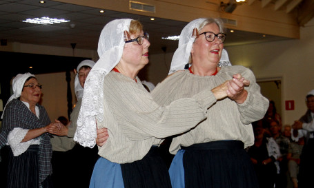 Volksdansen in gebouw SSF2