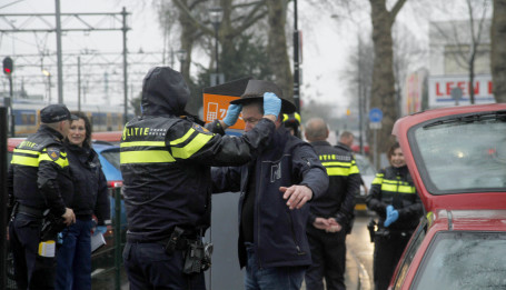 Politie voert controles uit in Dordrecht