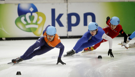Sjinkie Knegt in actie tijdens 1500 M Men World Cup Shorttrack S