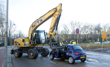 Man zwaargewond bij aanrijding met heftruck Man zwaar gewond bij ongeval in Zwijndrecht2