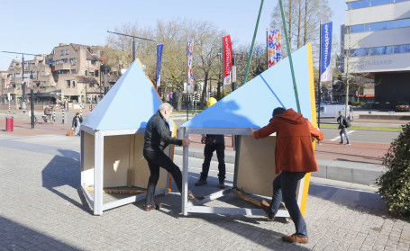 Megakroon op centraal station geplaatst