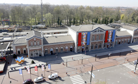 Megakroon op centraal station geplaatst